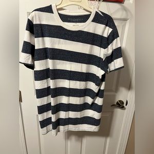Large American Eagle t shirt